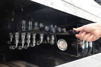 Multifunctional operating valve