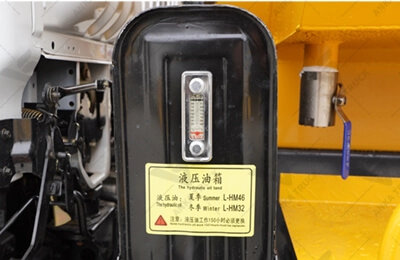 Hydraulic tank