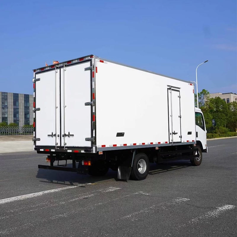 Isuzu 8 Ton Refrigerated Truck 