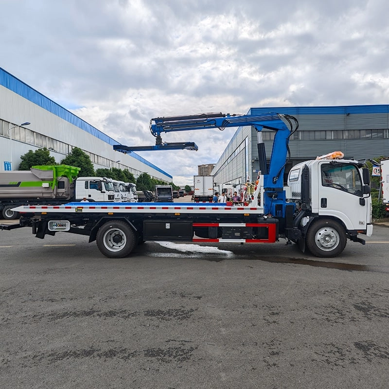 Isuzu Wrecker Towing Truck with 5 Ton Crane
