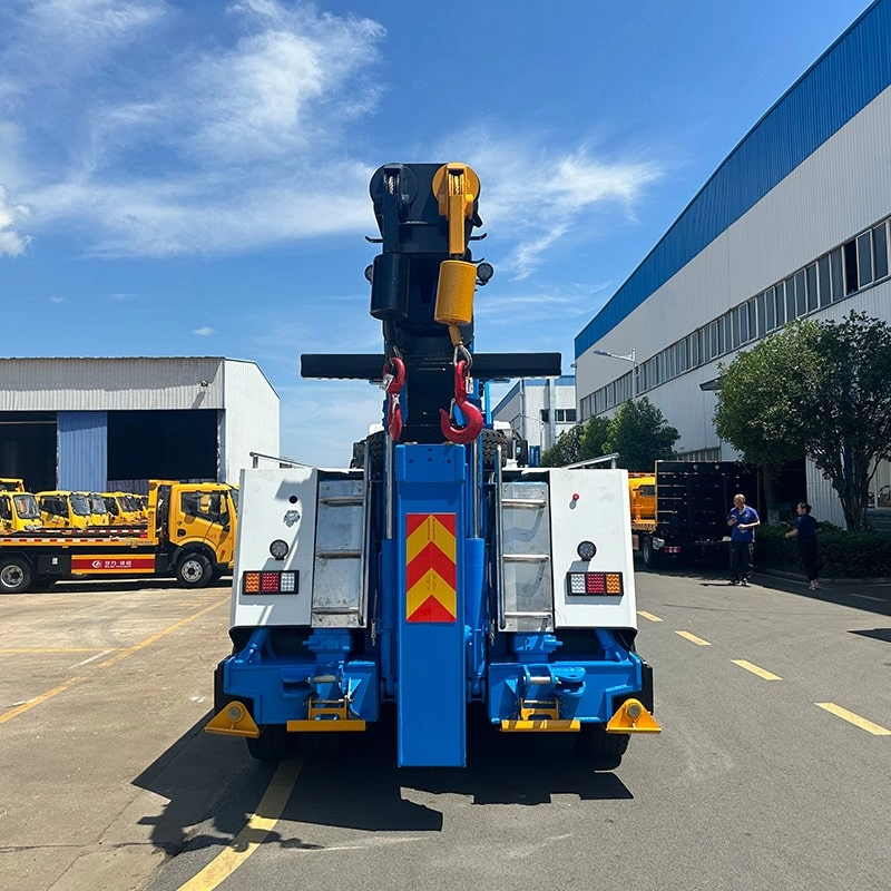 Isuzu Integrated Recovery Towing Truck