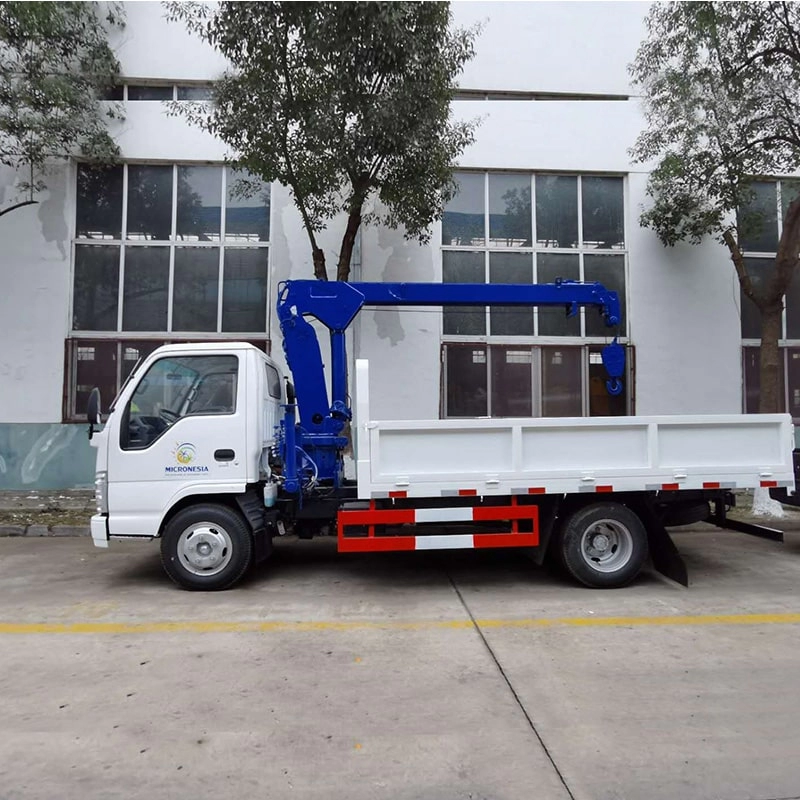 Isuzu Crane Truck Side View