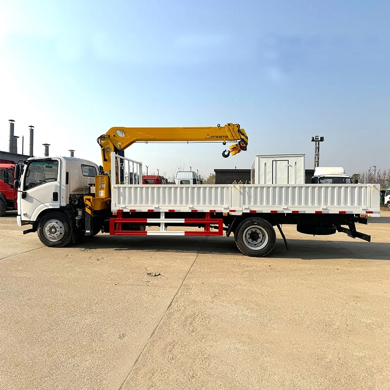 Isuzu 5 Ton Cargo Crane Truck