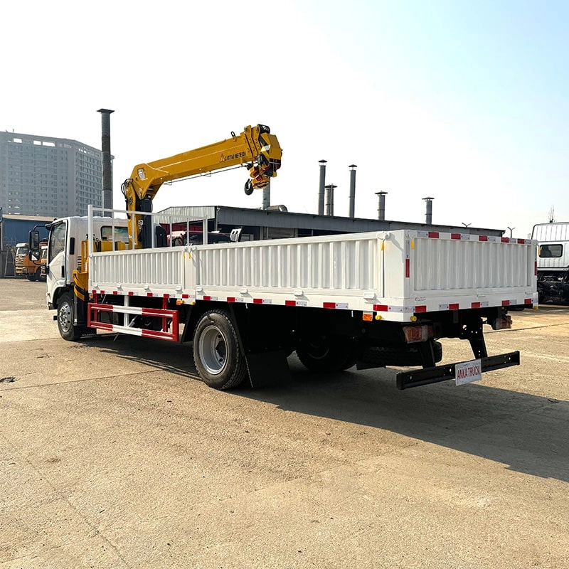 Isuzu Telescopic Crane Truck 