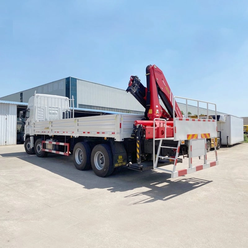 Isuzu 12 Ton Floding Crane Truck Side View