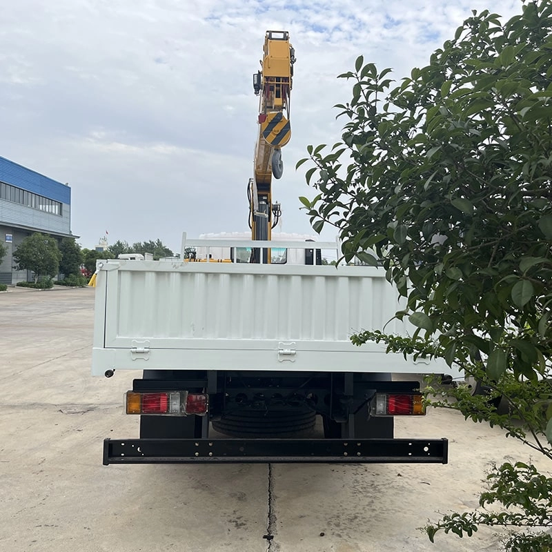 Isuzu Telescopic Crane Truck 