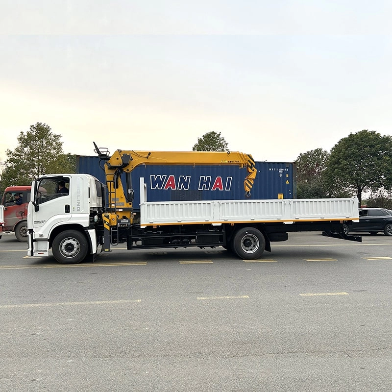 Isuzu 8 Ton Boom Crane Truck