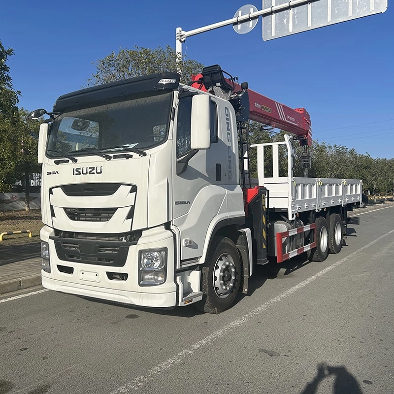 Isuzu GIGA 12 Ton Truck Mounted Crane