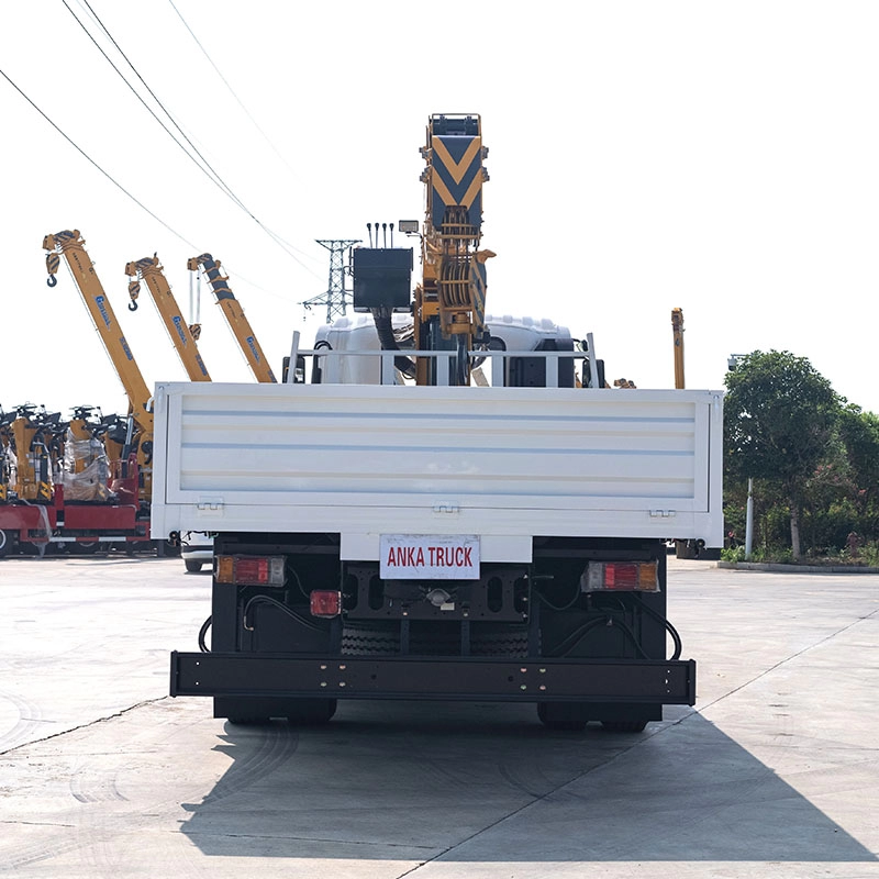 Isuzu 5 Ton Telescopic Boom Crane Truck