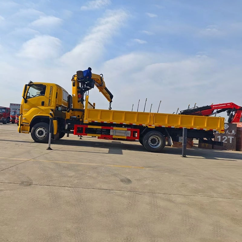 Isuzu GIGA 10Ton Folding Crane Truck Side View