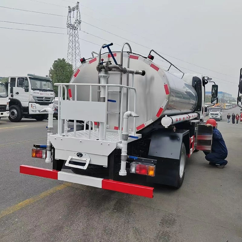 Isuzu Fresh Bulk Milk Hauling Truck