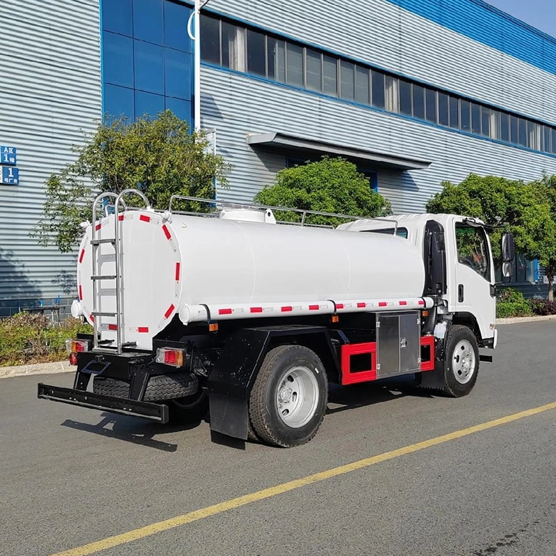 Isuzu Small Fresh Milk Delivery Truck
