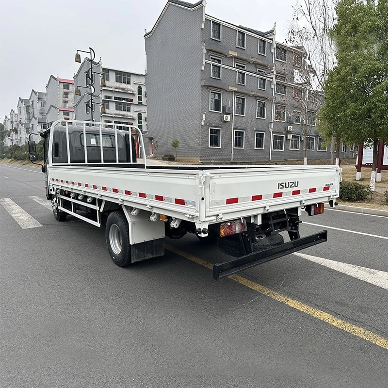 Isuzu 5 Ton Cargo Van Box Truck