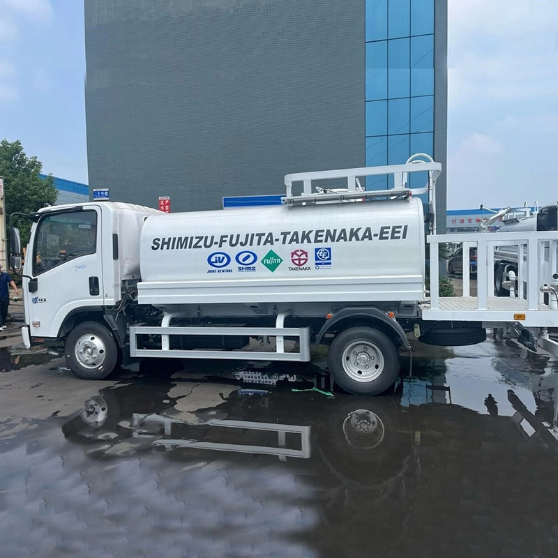 Isuzu Water Sprinkler Truck