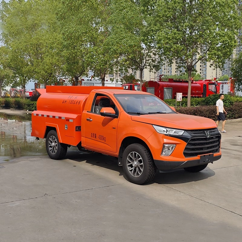 Isuzu Water Tanker Truck