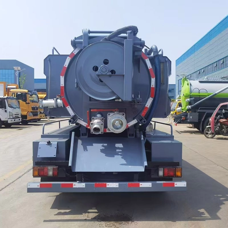 Isuzu 8000L Vaccum Sewer Washing Truck