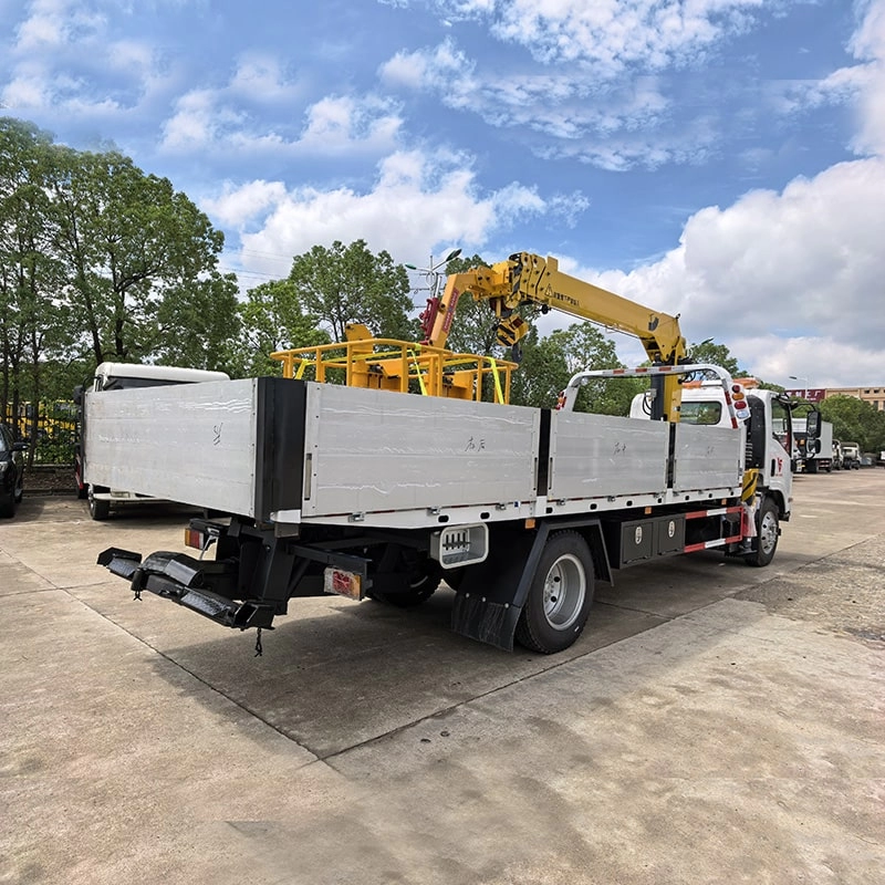 Isuzu Bucket Wrecker Tow Truck with Crane