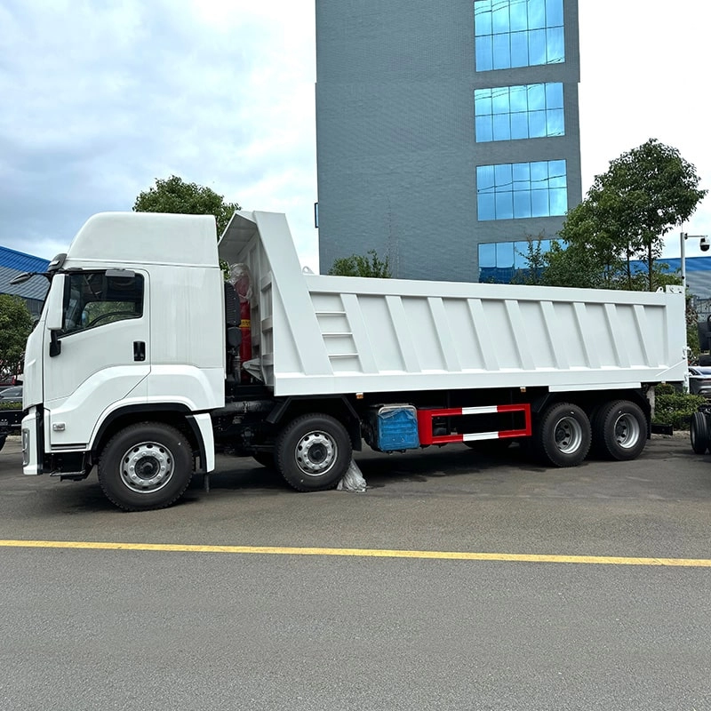 Isuzu Dumper Truck Side View