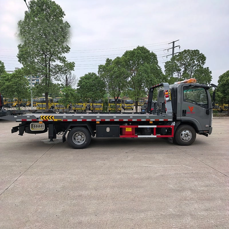 Isuzu Wrecker Towing Truck Side View