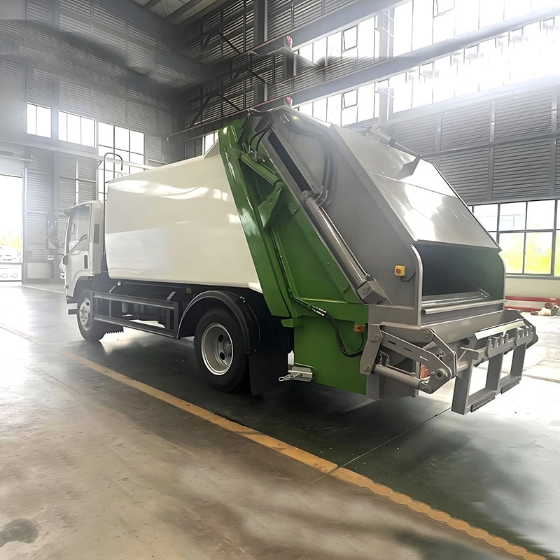Isuzu Compressed Garabge Truck Side View