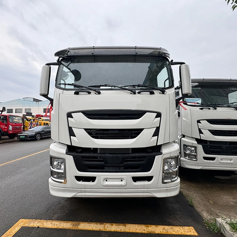 Isuzu Aerial Work Platform Truck Front View