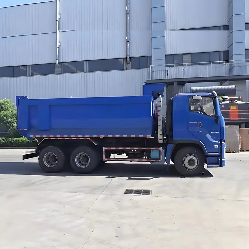Isuzu Dump Truck Right Side View