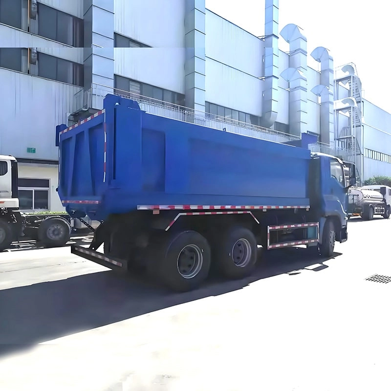 Isuzu Large 10 Wheels Dumping Truck Back View