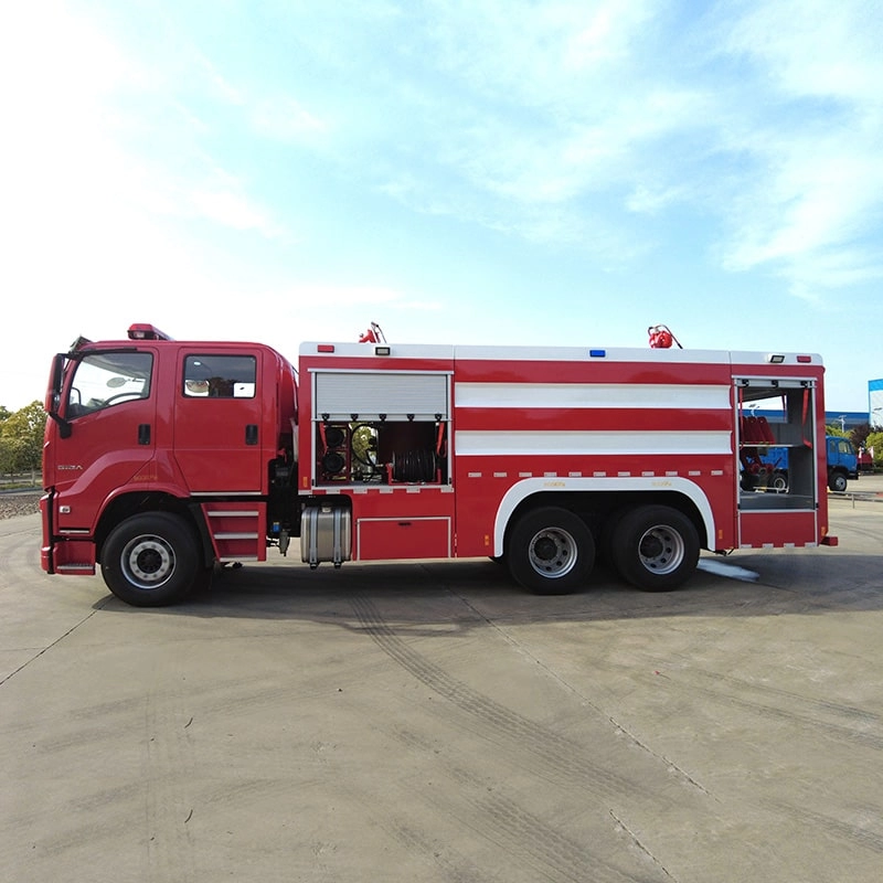 Isuzu GIGA Foam Fire Engine Side View