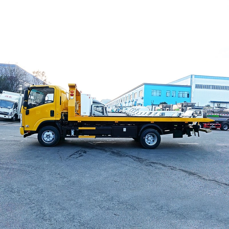 Isuzu Flatbed Wrecker Truck Side View