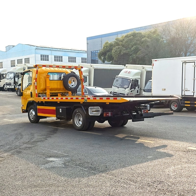 Isuzu Road Accident Recovery Truck Back View