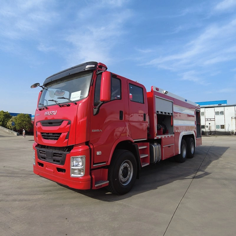 Isuzu GIGA Foam Water Fire Rescue Truck Front Side View