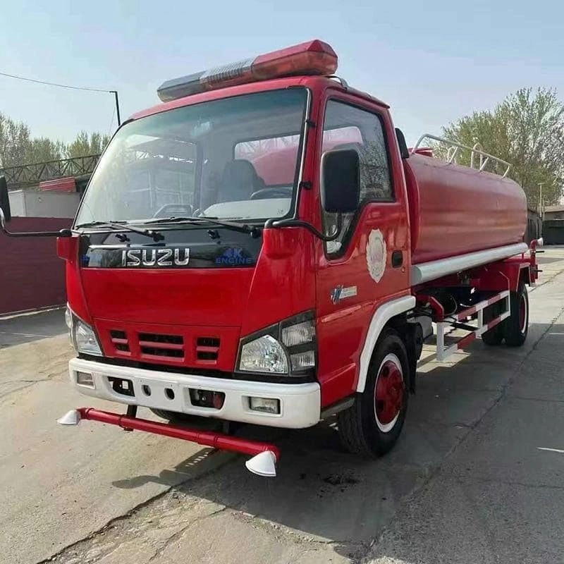 Isuzu Water Tank Fire Rescue Truck Front Side View