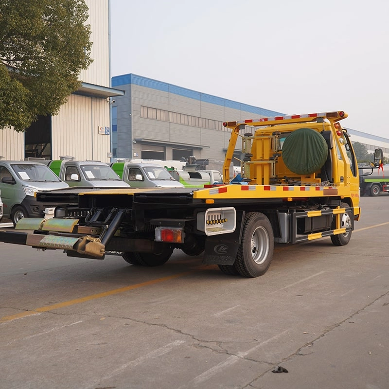 Isuzu Road Recovery Truck Back View