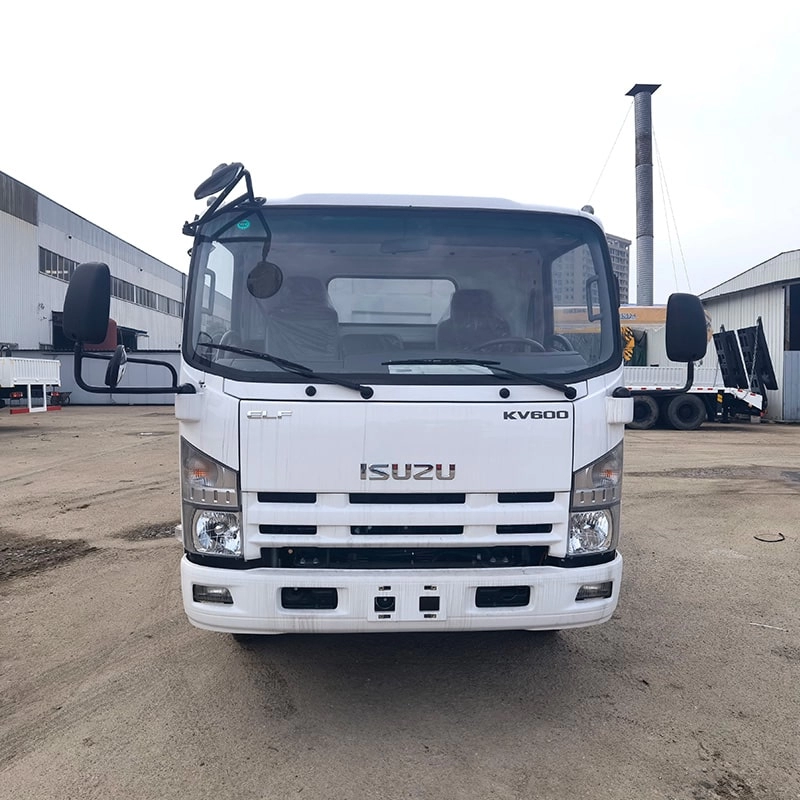 Isuzu Small Dump Truck Front View