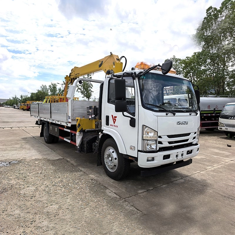 Isuzu Road Recovery with Crane and Bucket Side View