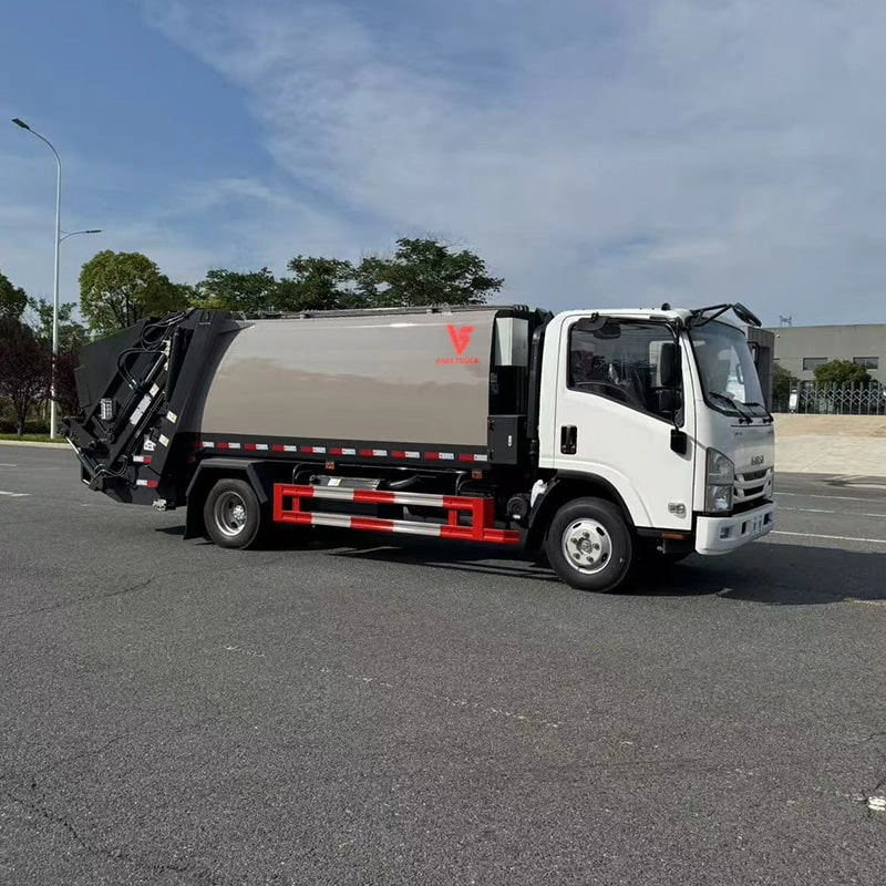 Isuzu Compressed Garbage Truck Side View