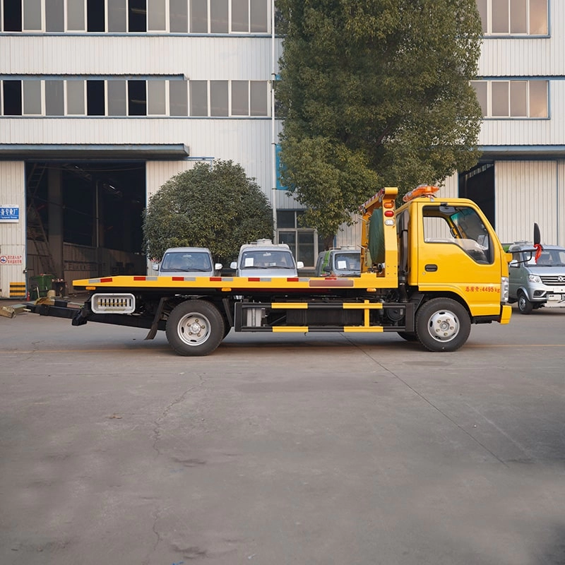 Isuzu Road Recovery Truck Side View