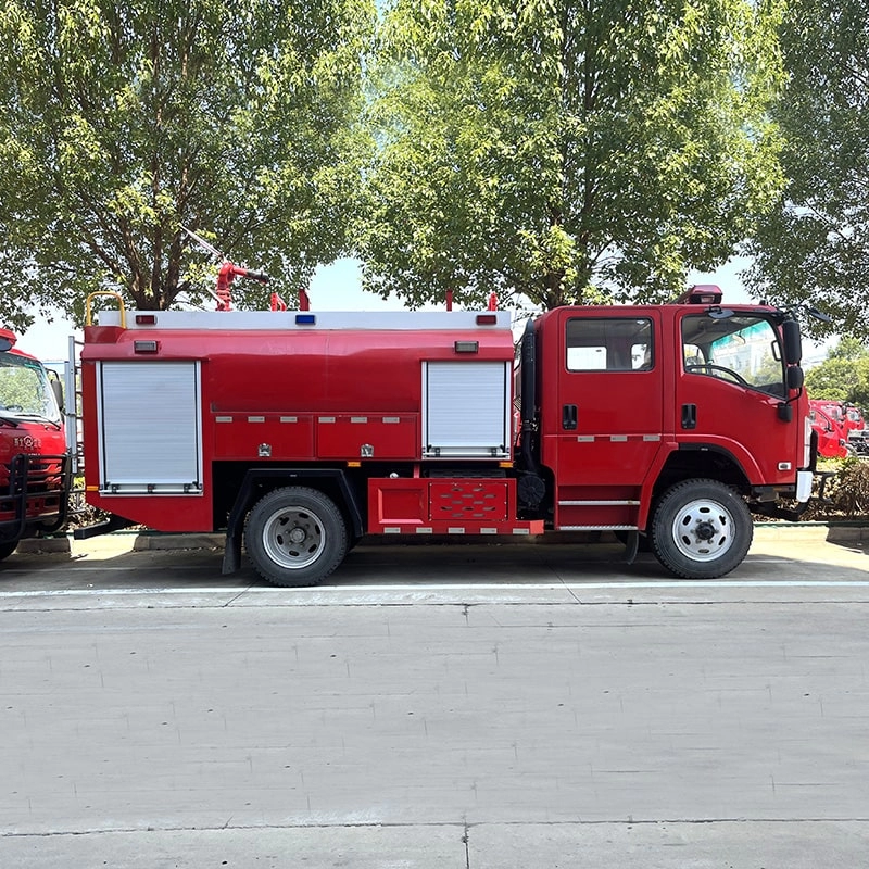 Isuzu Water Tank Fire Rescue Truck Side View