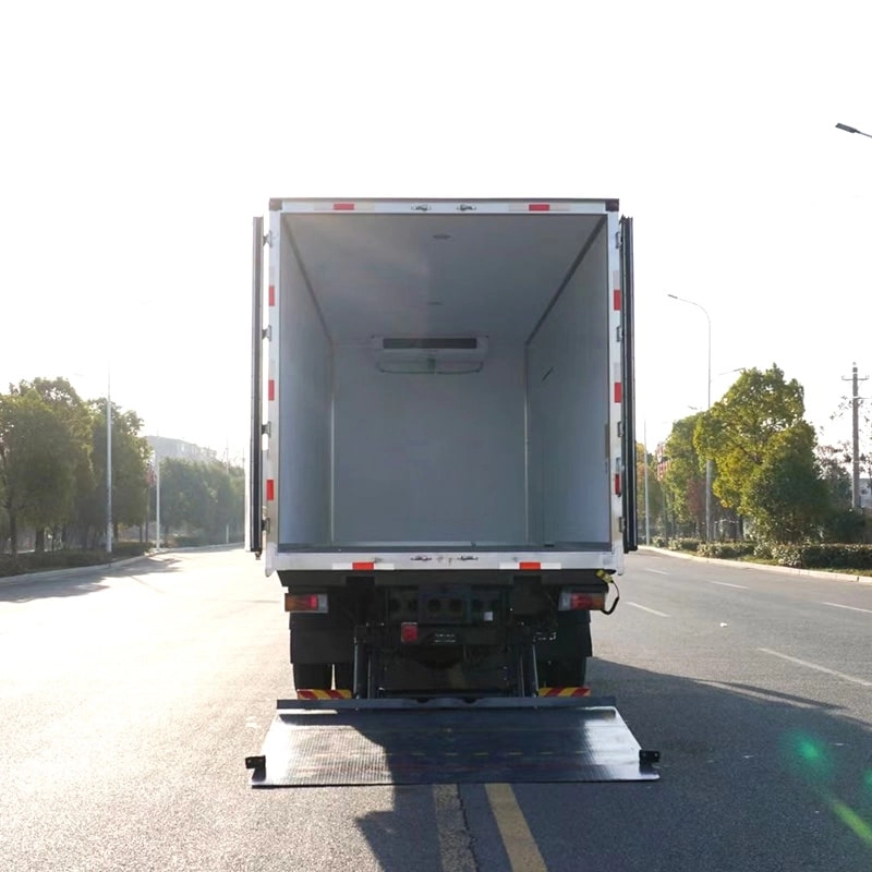 Isuzu GIGA Refrigerator Box Truck Back View