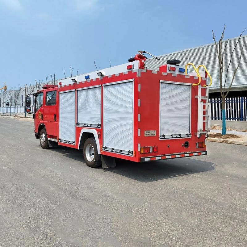 Isuzu Foam Water Fire Rescue Truck Back Side View