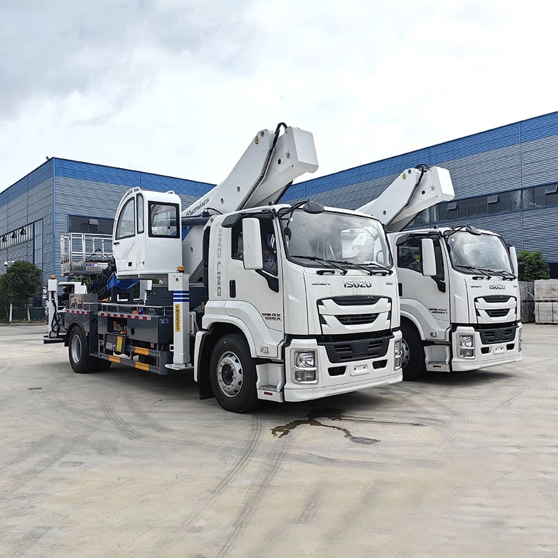 Isuzu FTR Bucket Truck Side View