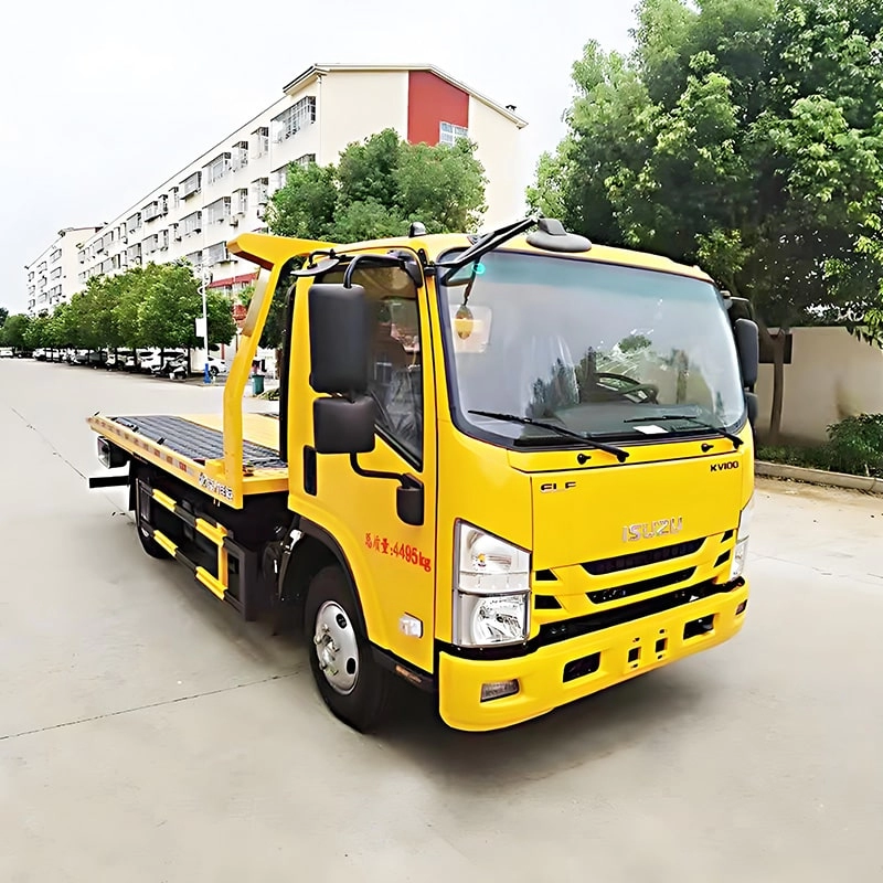 Isuzu Road Recovery Truck Side View
