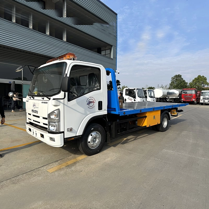 Isuzu Highway Road Wrecker Truck Side View