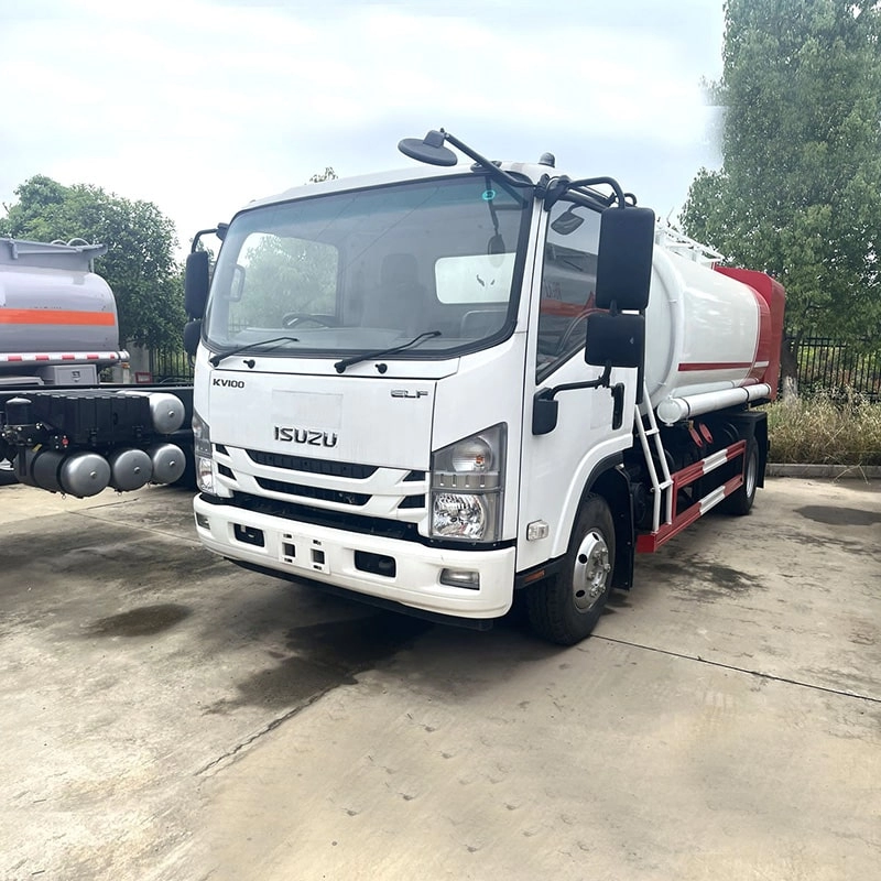 Isuzu Oil Dispenser Truck Front Side View